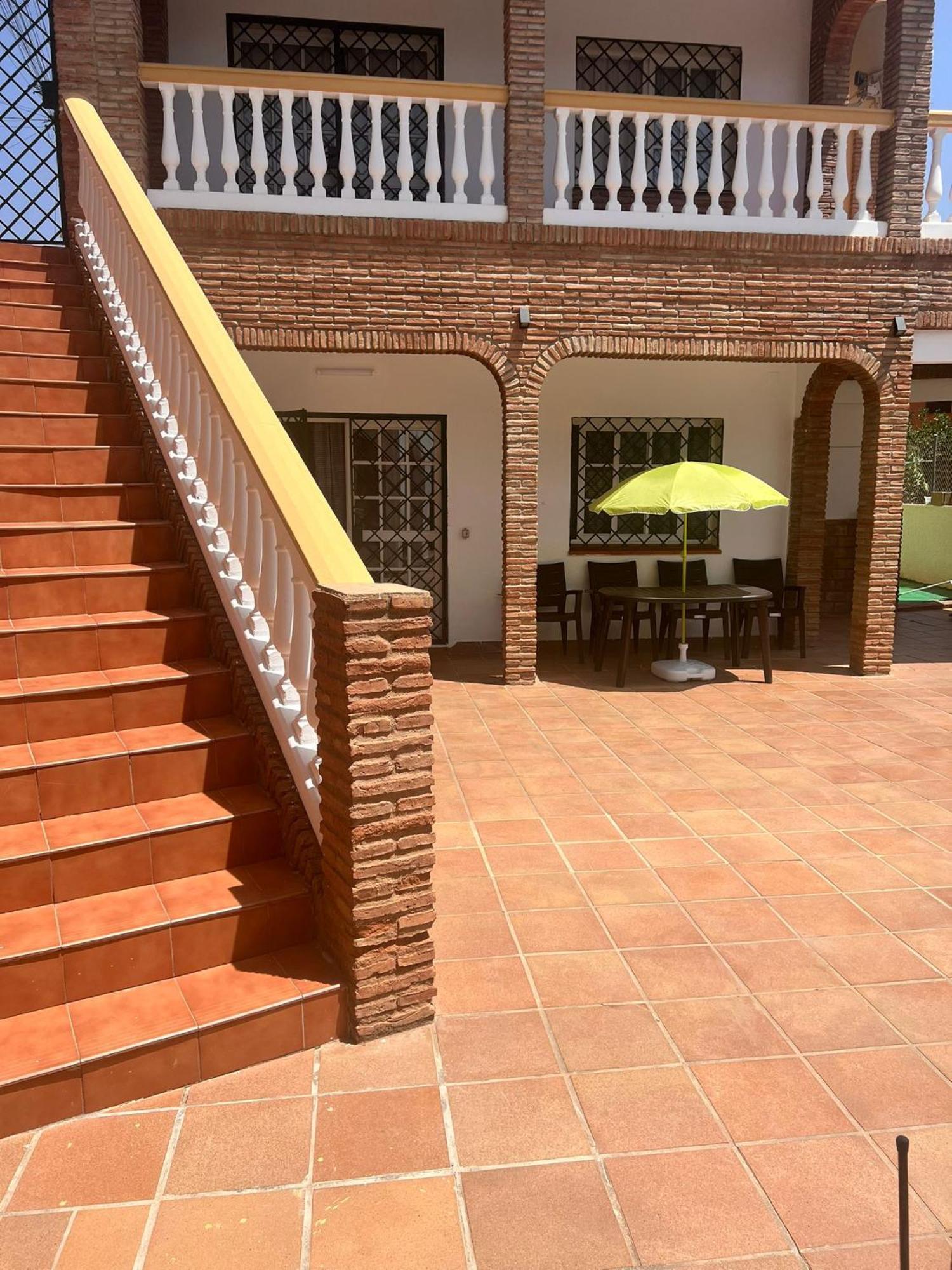 Uf Holiday House مالقة المظهر الخارجي الصورة